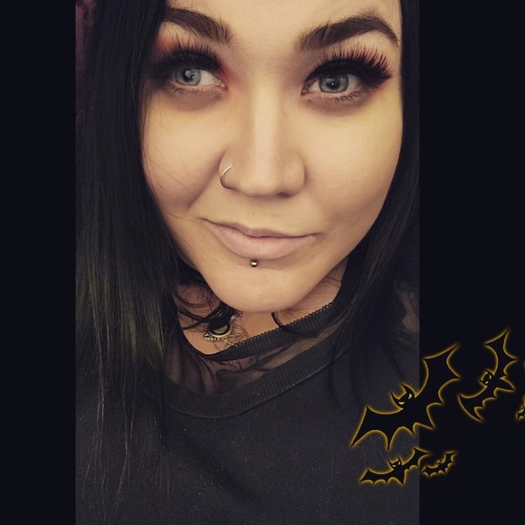 Meet your Posher, Leigh - Picture 2 of 3